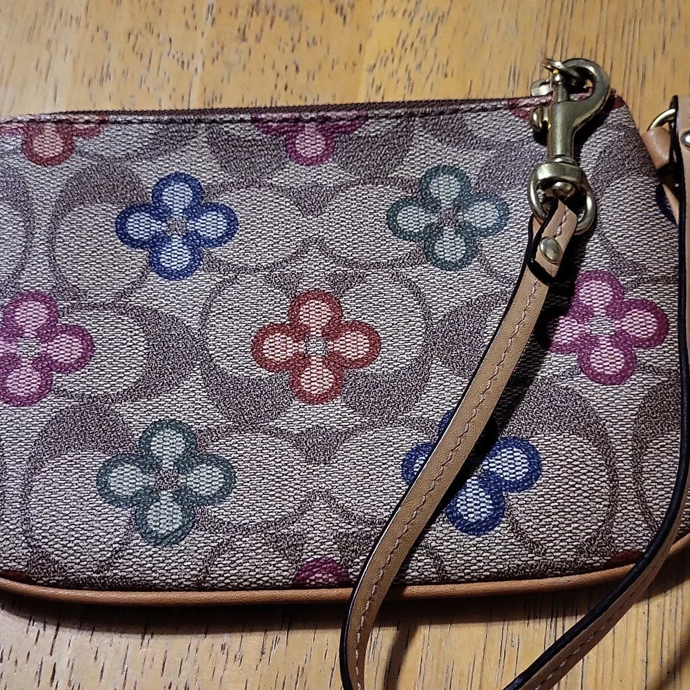 Coach Floral Pattern Wristlet in Brown and Multicolor. Rare - Picture 2 of 3
